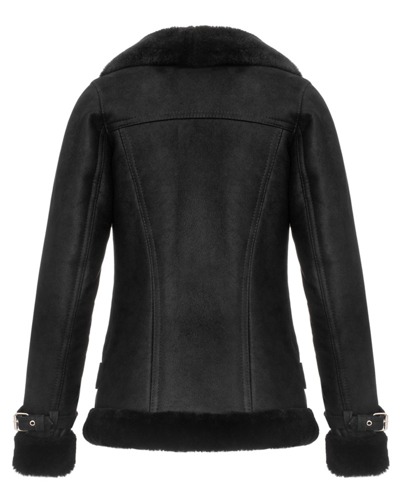 Czarny kożuch damski z futrzanym kołnierzem i mankietami, dopasowany krój z paskiem w talii