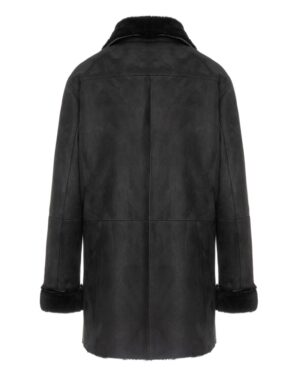 Czarny kożuch męski z klasycznym kołnierzem i miękkim wykończeniem na rękawach