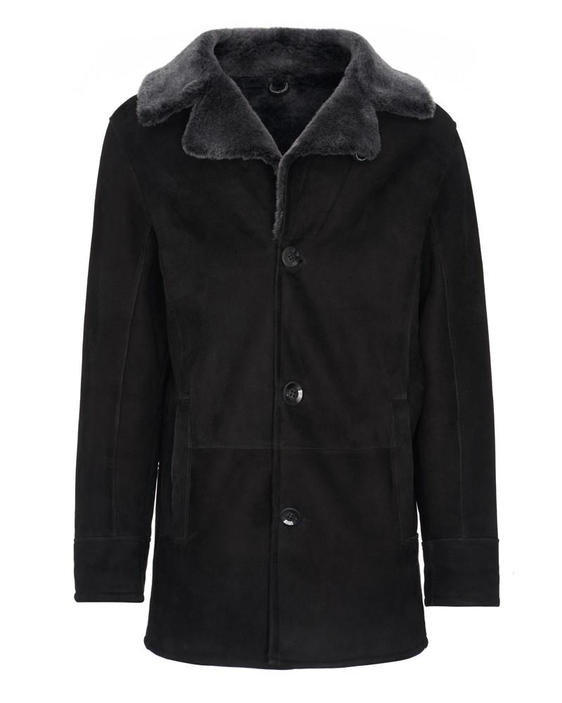 Czarny kożuch męski z miękkim kołnierzem, zapinany na guziki, idealny na zimowe dni