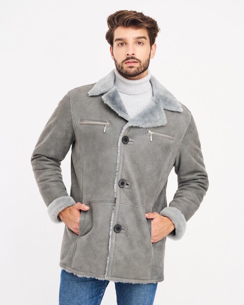 Kożuch męski w kolorze szarym z miękkim kołnierzem i kieszeniami na zamek