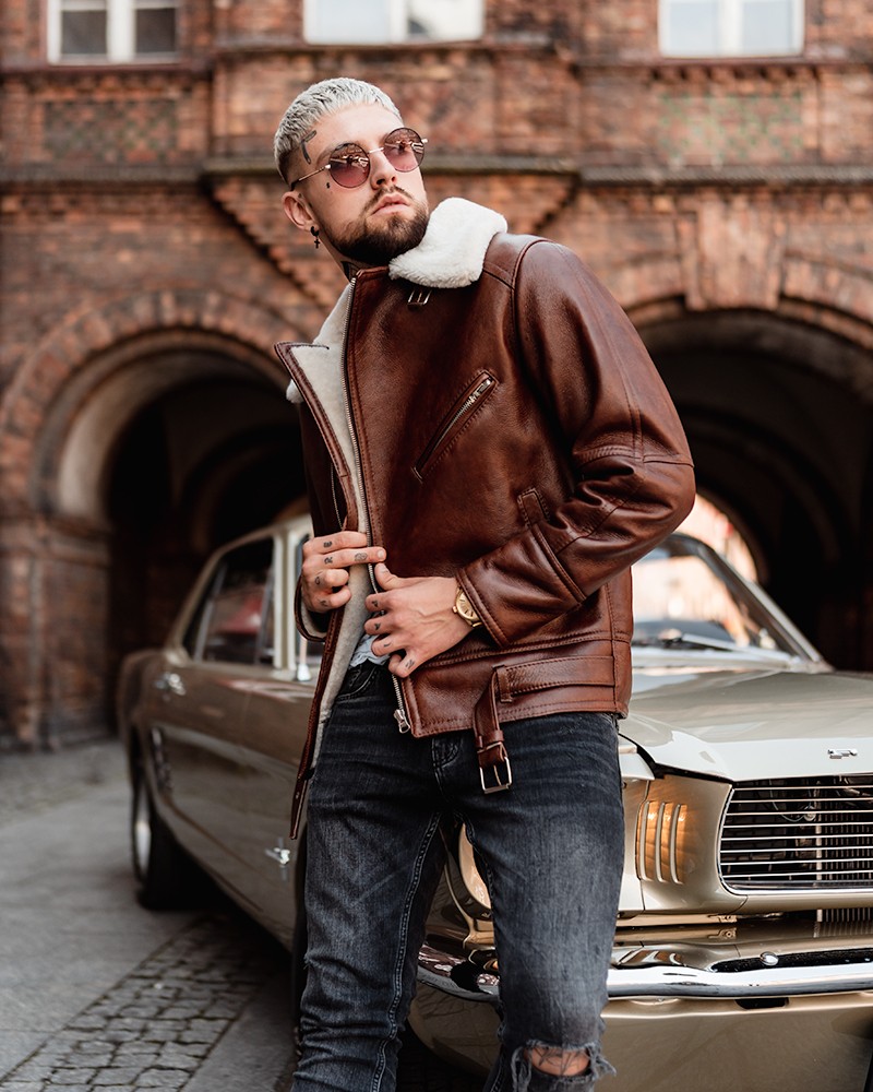 Kożuch męski z kożuchowym kołnierzem i zapięciem na zamek, idealna na zimowe dni