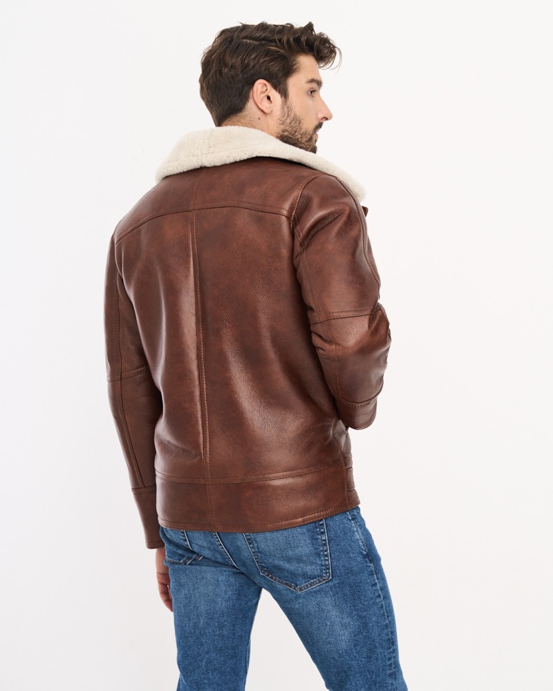 Kożuch męski w kolorze brązowym z miękkim kołnierzem i klasycznym krojem idealna na zimowe dni