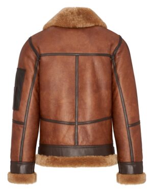 Kożuch męski w brązowym kolorze z futrzanym kołnierzem i ozdobnymi przeszyciami