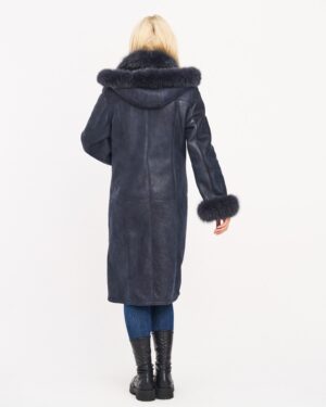 Kożuch damski w ciemnoniebieskim kolorze z futrzanym kołnierzem i mankietami, długi krój z kapturem