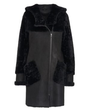 Czarny kożuch damski z kapturem, zapinany na zamek, z miękkim futrzanym wykończeniem i kieszeniami na froncie