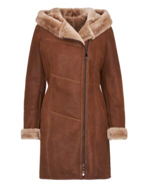 Kożuch damski w brązowym kolorze z futrzanym kapturem i mankietami, zapinany na zamek błyskawiczny