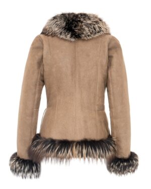 Kożuch damski w jasnobrązowym kolorze z futrzanym kołnierzem i mankietami, dopasowany krój z eleganckimi detalami