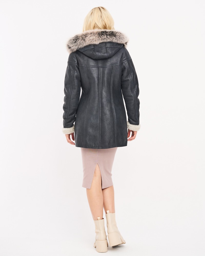 Kożuch damski z kapturem i futrzanym kołnierzem, idealna na zimowe dni