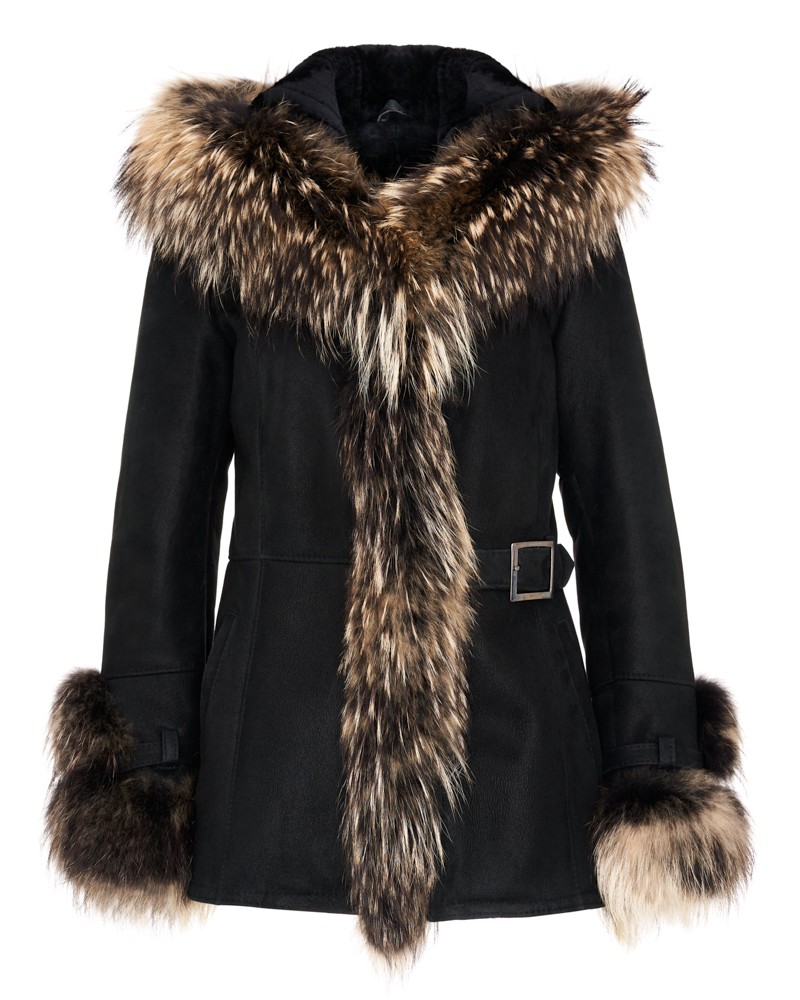 Kożuch damski w kolorze czarnym z futrzanym kołnierzem i rękawami, z paskiem w talii i eleganckim wykończeniem