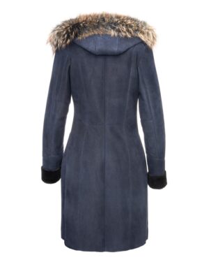 Ciemnoniebieski kożuch damski z futrzanym kapturem i mankietami, elegancki krój z delikatnym połyskiem