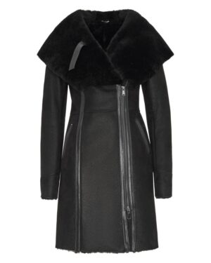 Czarny kożuch damski z szerokim kołnierzem, zapinany na zamek, z bocznymi kieszeniami i eleganckim krojem