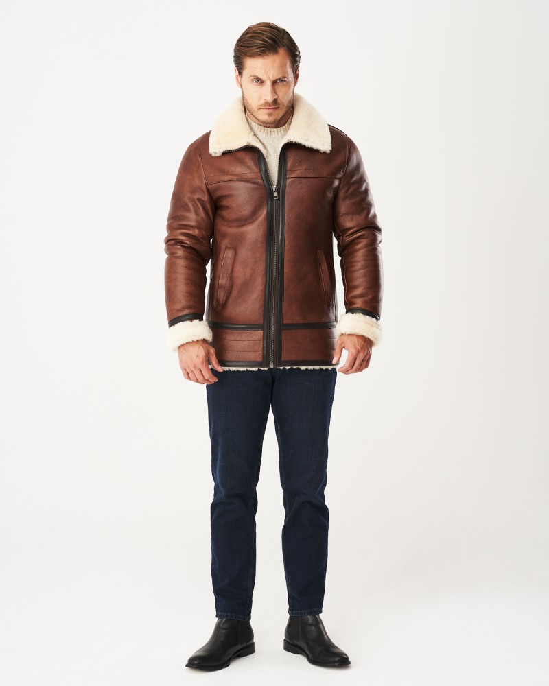 kożuch męski brązowy z futrzanym kołnierzem i zamkiem błyskawicznym, idealny na zimowe dni