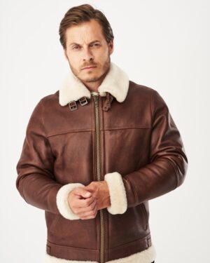 męska kurtka skórzana w brązowym kolorze z futrzanym kołnierzem i mankietami