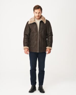 Kożuch męski w ciemnym brązie z futrzanym kołnierzem i zamkiem na całej długości