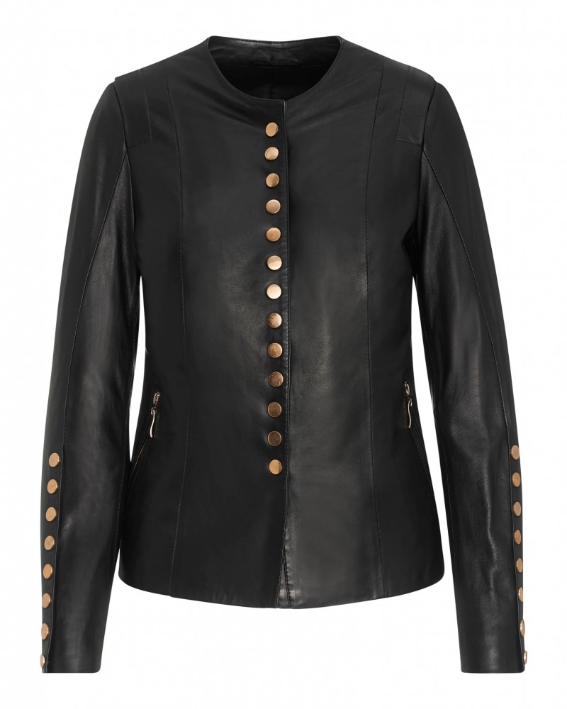 Czarna kurtka skórzana damska z okrągłym dekoltem i dekoracyjnymi guzikami na przodzie oraz zamkami bocznymi