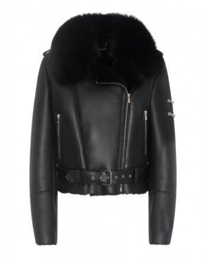Czarny kożuch damski z futrzanym kołnierzem i paskiem w talii, zapinana na zamek błyskawiczny