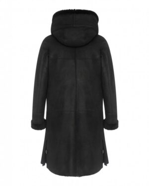Czarny kożuch damski z kapturem, z miękkim wykończeniem przy mankietach i dolnej części, elegancki i ciepły