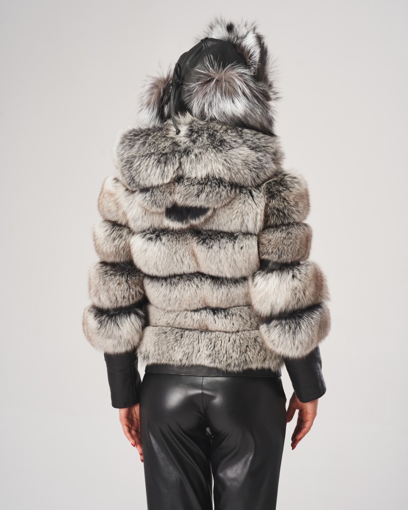 Czapka futrzana czarna z miękką strukturą i subtelnym wykończeniem