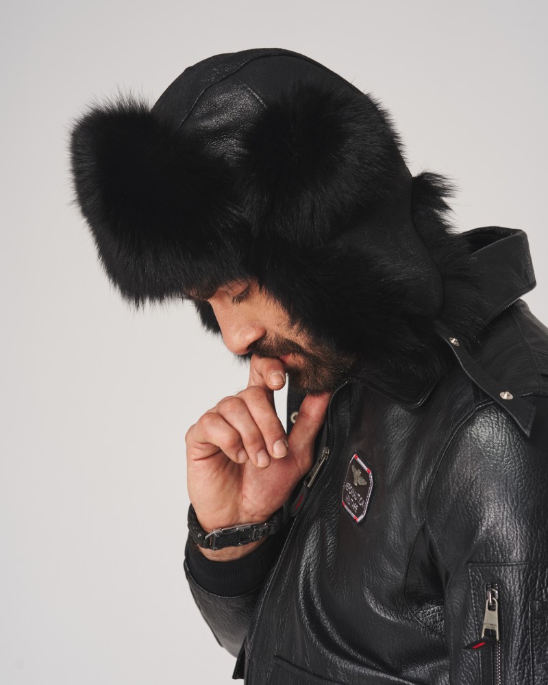 Czapka futrzana z czarnego futra o nieregularnym układzie włosia