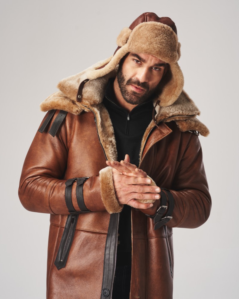 Uszatka skórzana z naturalnym kożuchem i zaokrąglonym kształtem uszu