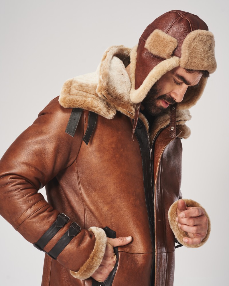 Uszatka skórzana w kolorze koniakowym z futrzanym wykończeniem i długimi nausznikami