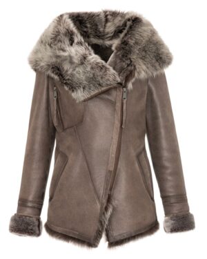 Kożuch damski w brązowym kolorze z futrzanym kołnierzem i mankietami, z zamkiem i kieszeniami na przodzie