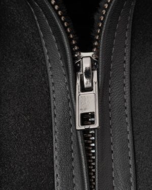 Kożuch męski z metalowym zamkiem i delikatnym wykończeniem na kołnierzu