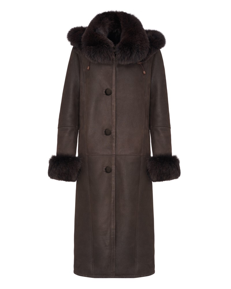 Kożuch damski w ciemnym brązie z futrzanym kołnierzem i mankietami, zapinany na guziki